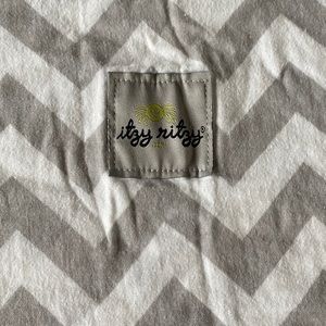 Itzy Ritzy reversible car seat cover